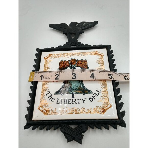 Vintage Cast Iron Enesco Wall Plaque With Ceramic Tile Featuring The Liberty Bel - Picture 4 of 4